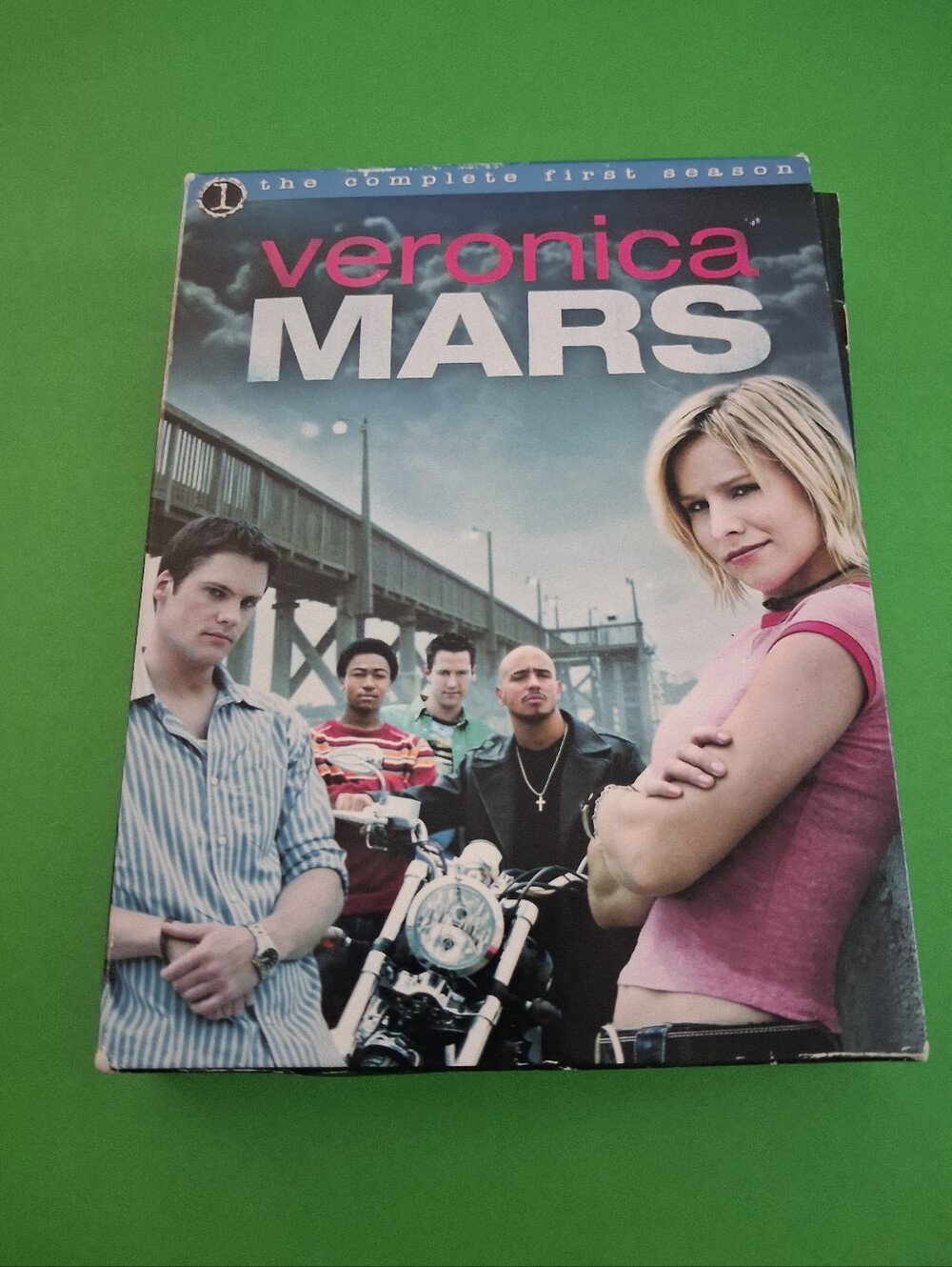 Veronica Mars – The Complete First Season DVD Box Set (2005)Complete Season 1